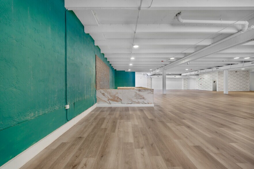 More Photos Of 9855 S Dixie Hwy, Pinecrest Freestanding For Lease