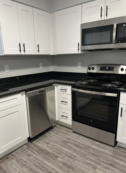 More Photos Of 1136 W 17th St, Bloomington Apartments For Sale