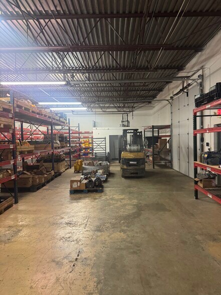 More Photos Of 41590 Production Dr, Harrison Township Manufacturing For Lease