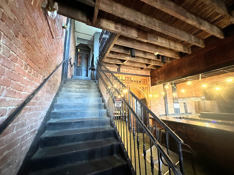 More Photos Of 1910 Magazine St, New Orleans Storefront Retail Residential For Lease