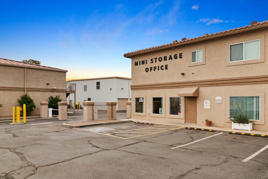 More Photos Of 13551 W Glendale Ave, Glendale Self Storage For Sale