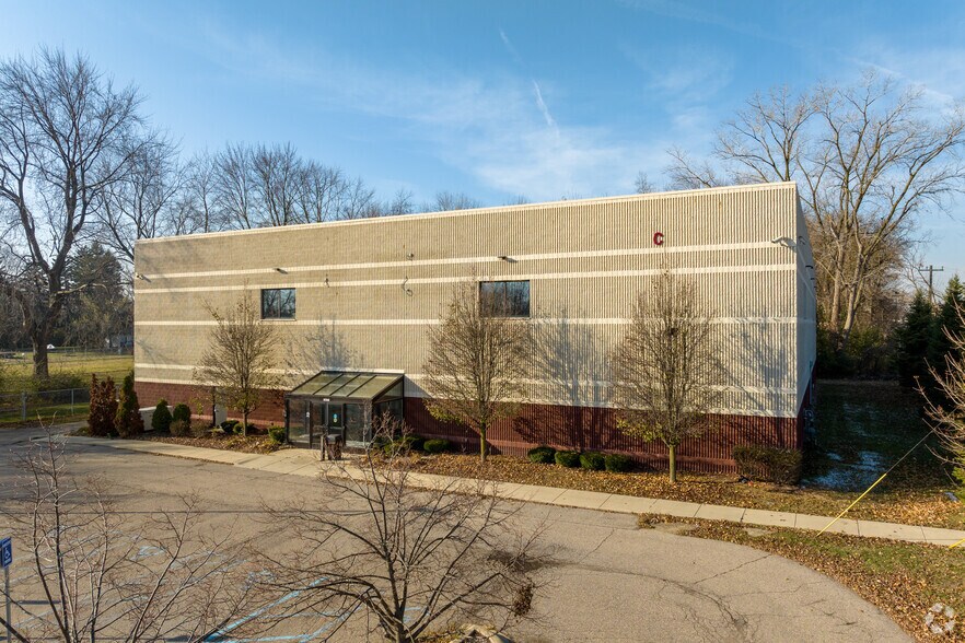 Primary Photo Of 34375 S Gratiot Ave, Clinton Township Office For Sale