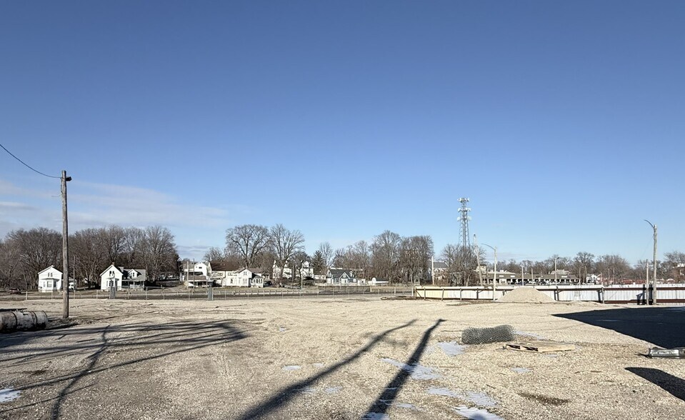 More Photos Of 151 Ferris st, Galesburg Warehouse For Sale