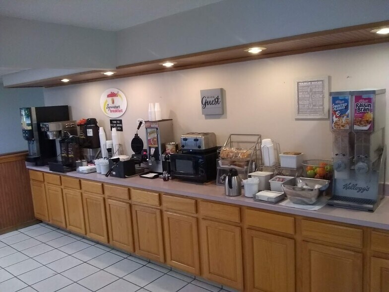More Photos Of 70 S Whitewoman St, Coshocton Hotel For Sale