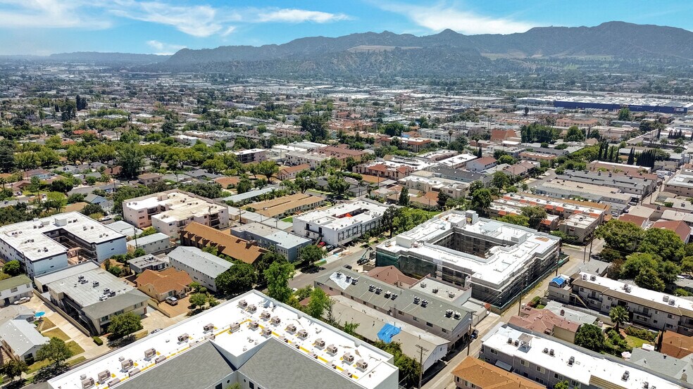 More Photos Of 700 S 6th St, Burbank Apartments For Sale
