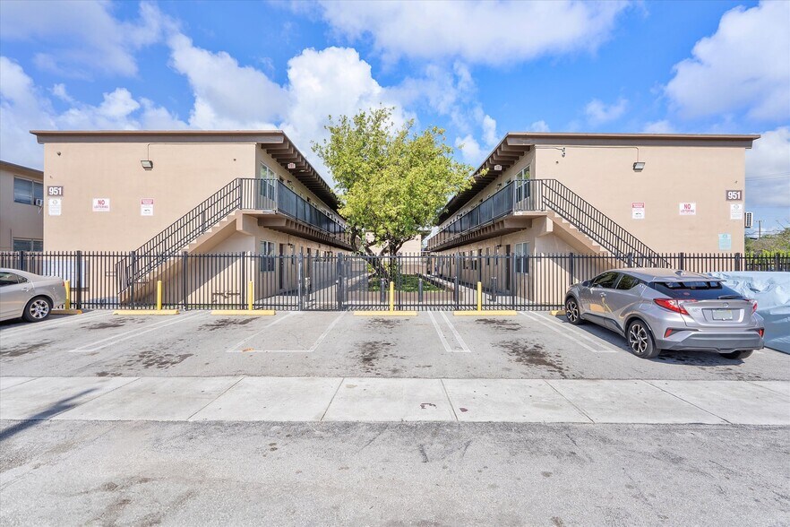 Primary Photo Of 901-951 NW 8th Ave, Pompano Beach Apartments For Sale