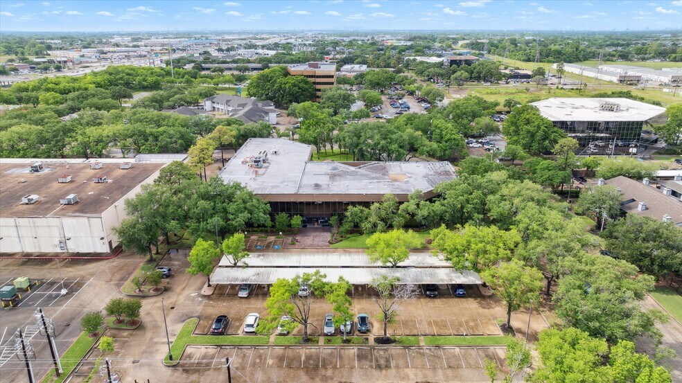 More Photos Of 12727 Featherwood Dr, Houston Medical For Lease