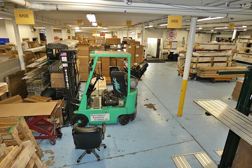 More Photos Of 10 W Main St, Lancaster Flex For Lease