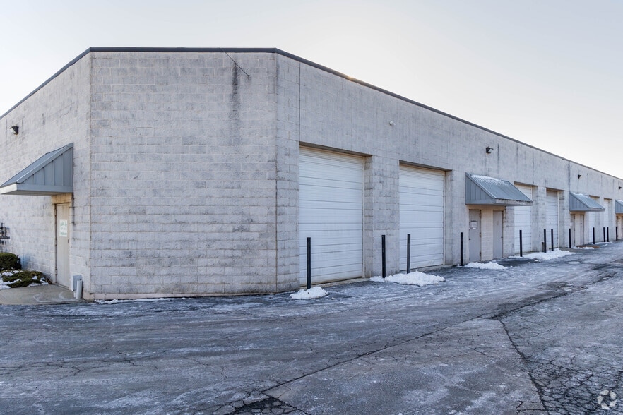 More Photos Of 7 Shirley St, Bohemia Warehouse For Lease