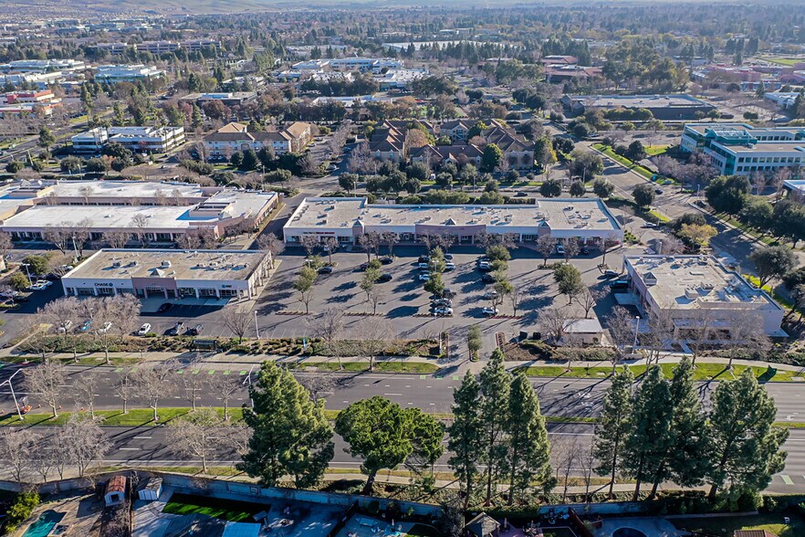 More Photos Of 4501 Hopyard Rd, Pleasanton Storefront For Lease