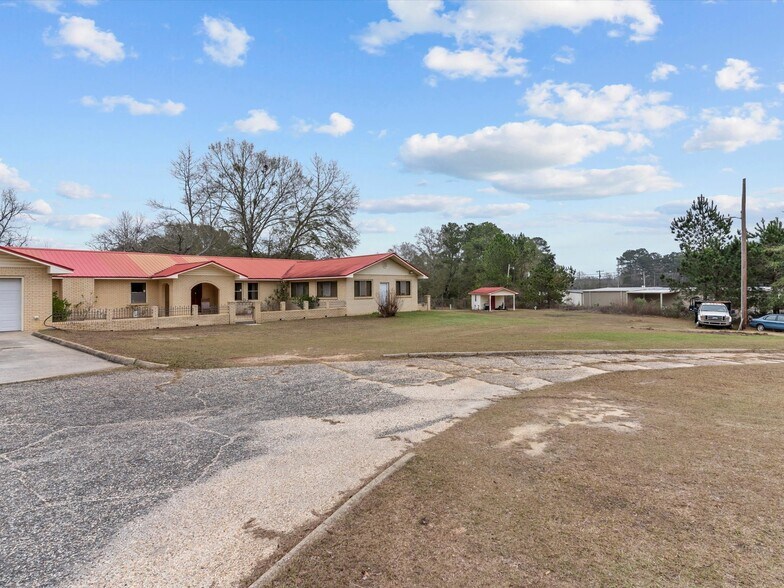 More Photos Of 901 Haven Dr, Dothan Flex For Sale