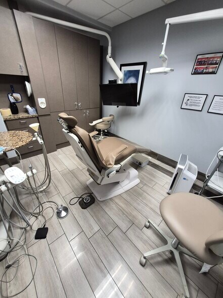 More Photos Of 17023 Hawthorne Blvd, Lawndale Medical For Sale