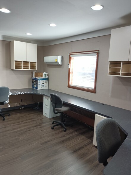 More Photos Of 4921 E State St, Rockford Office For Sale