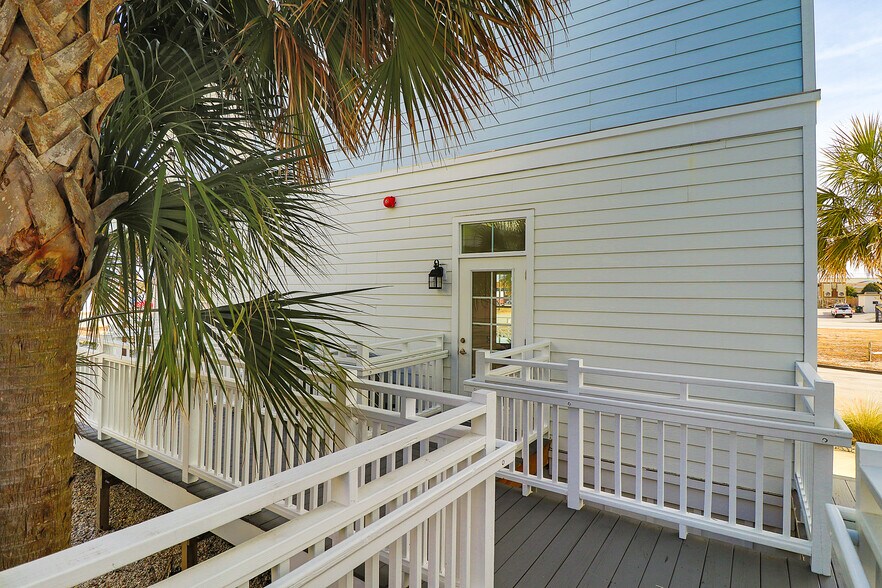 More Photos Of 108 West Dr, Atlantic Beach Office For Sale