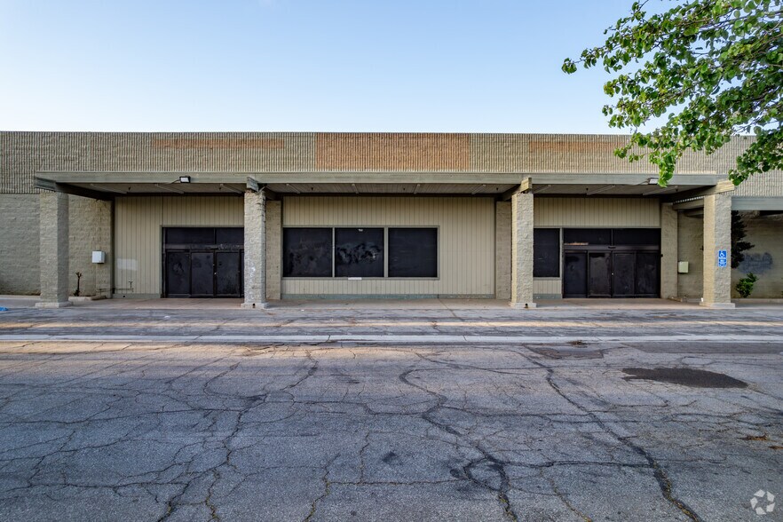 More Photos Of 1109-1189 S State St, Hemet Unknown For Lease
