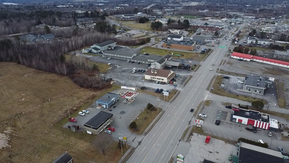 More Photos Of 471 Wilson St, Brewer Service Station For Sale