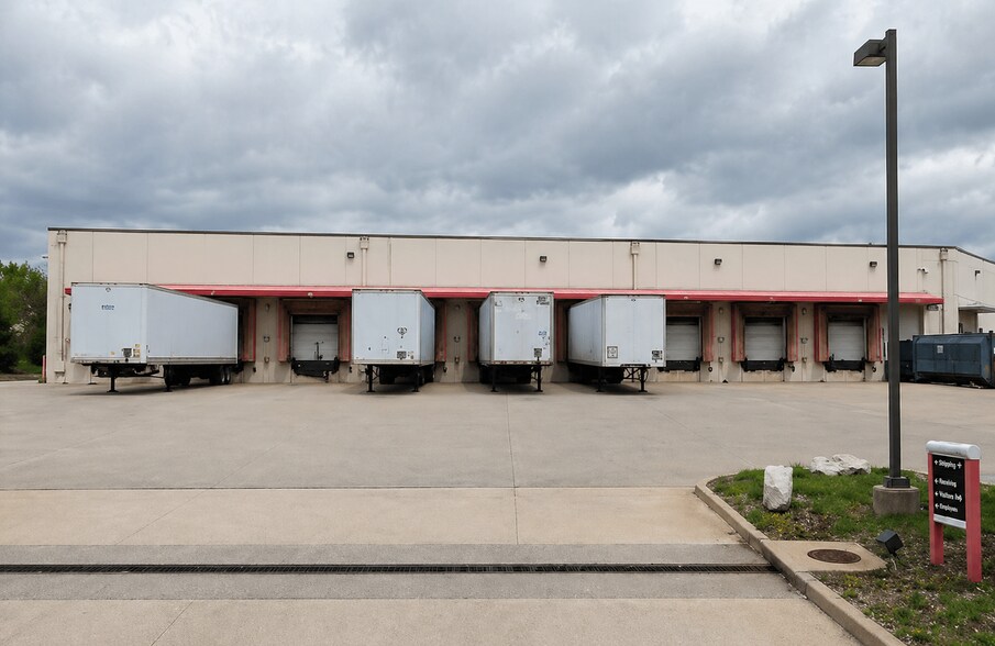 More Photos Of 11700 Dunlap Industrial Blvd, Maryland Heights Warehouse For Lease