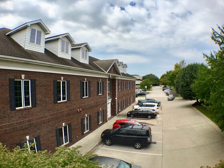 More Photos Of 1370 E Primrose St, Springfield Office For Sale