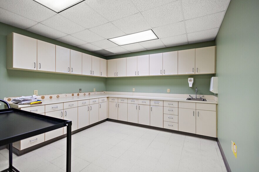 More Photos Of 1815 Hospital Dr, Jackson Medical For Sale