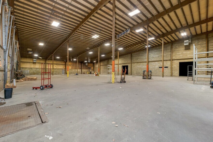 More Photos Of 326 Dartmouth College Hwy, Lebanon Warehouse For Sale