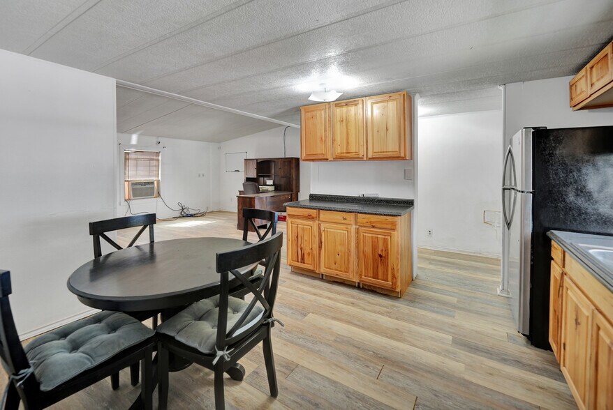 More Photos Of 9013 W County Road 160, Midland Showroom For Sale