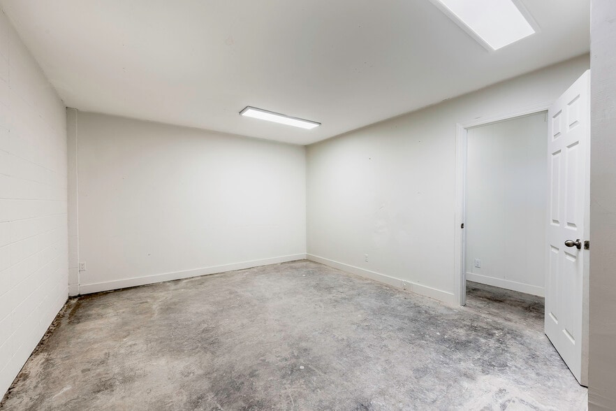 More Photos Of 133 W 155th St, Gardena Manufacturing For Sale