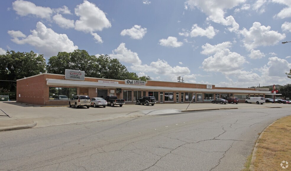 More Photos Of 3505-3527 Bluebonnet Cir, Fort Worth Unknown For Lease