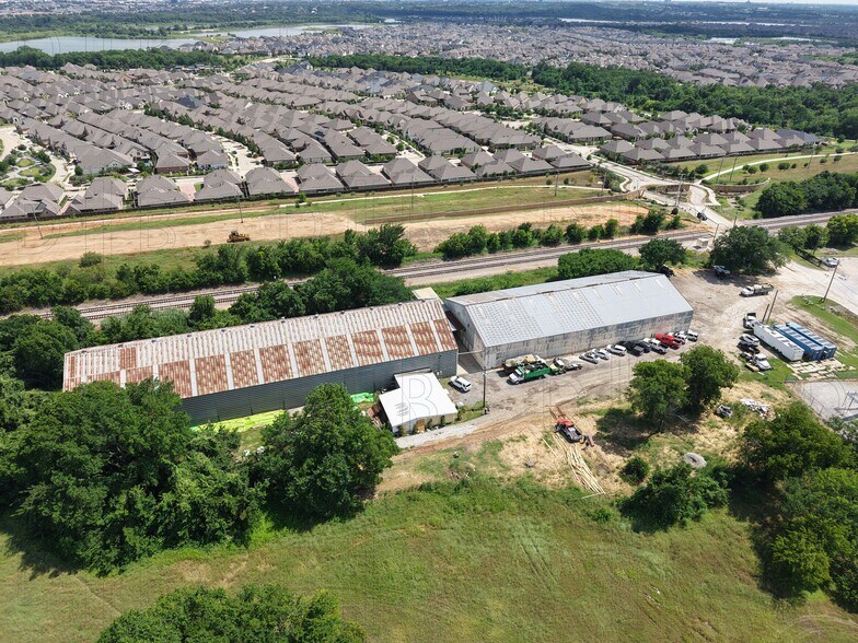 More Photos Of 3516 Tarrant Main St, Fort Worth Warehouse For Sale