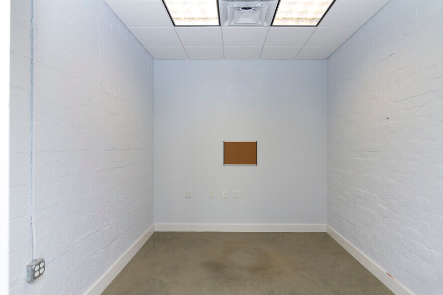 More Photos Of 2718 Piedmont Rd NE, Atlanta Office For Lease