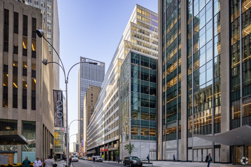 More Photos Of 135 W 50th St, New York Office For Lease