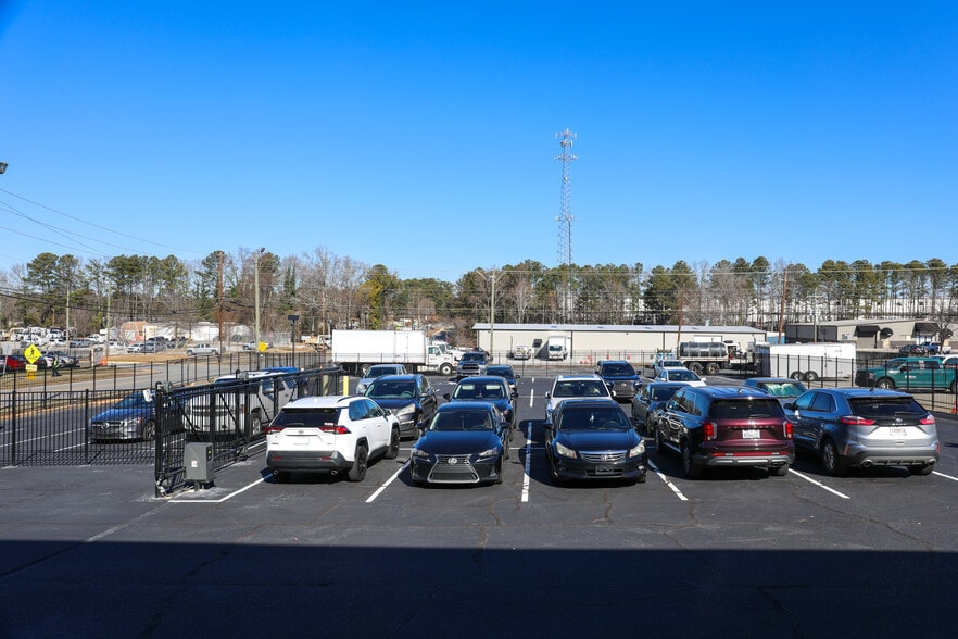 More Photos Of 1585 Roadhaven Dr, Stone Mountain Warehouse For Lease