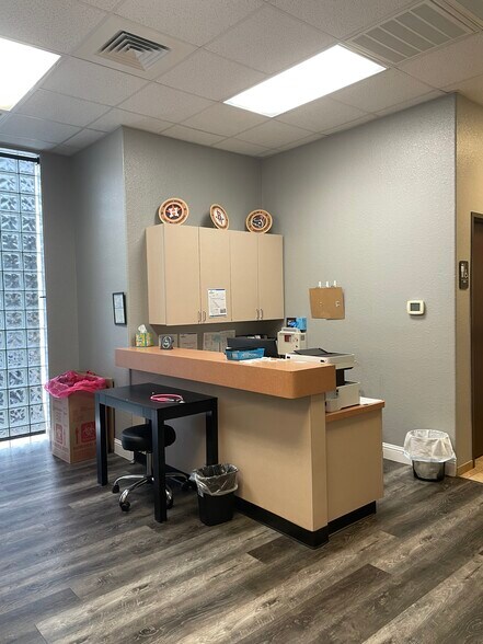 More Photos Of 2404 Smith Ranch Rd, Pearland Medical For Lease