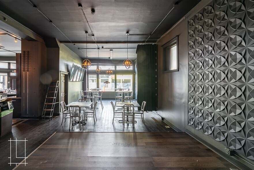 More Photos Of 901-903 Oak St, Columbus Bar For Sale