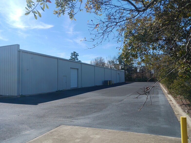 More Photos Of 301 Commerce Center Dr, Brunswick Distribution For Sale