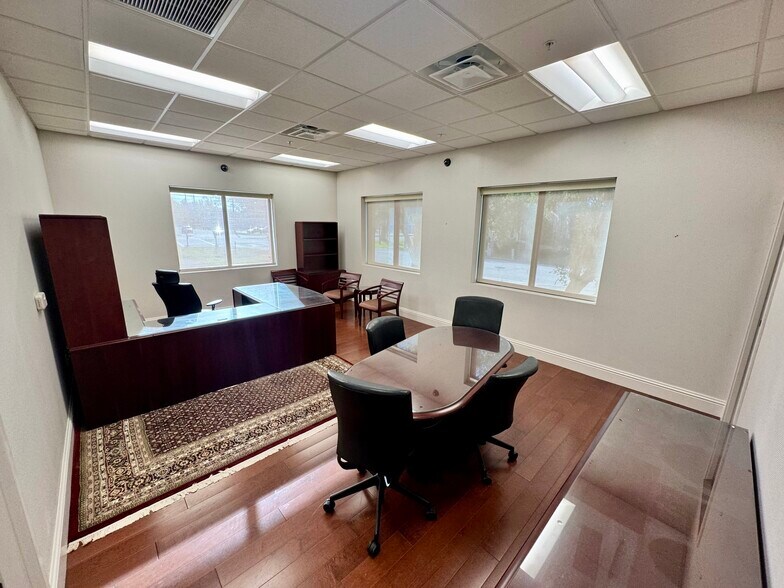 More Photos Of 298 S Yonge St, Ormond Beach General Retail For Lease