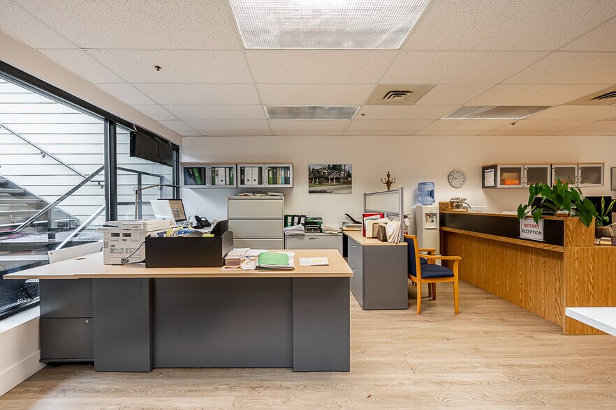 More Photos Of 2458 Haywood Av, West Vancouver Office Residential For Sale
