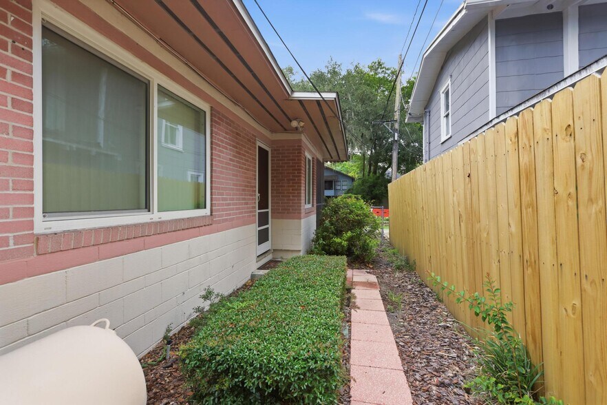 More Photos Of 642 Harwood St, Orlando Apartments For Sale