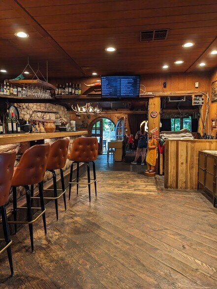 More Photos Of 2261 Maricopa Hwy, Ojai General Retail For Lease