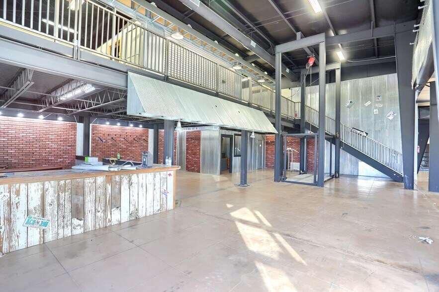 More Photos Of 665 W Connexion Way, Columbia City Flex For Sale