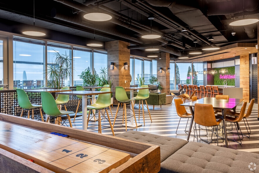 More Photos Of 10 W Broad St, Columbus Office For Lease