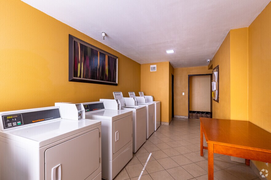 More Photos Of 336 Lee Ave, Bullhead City Hotel For Sale