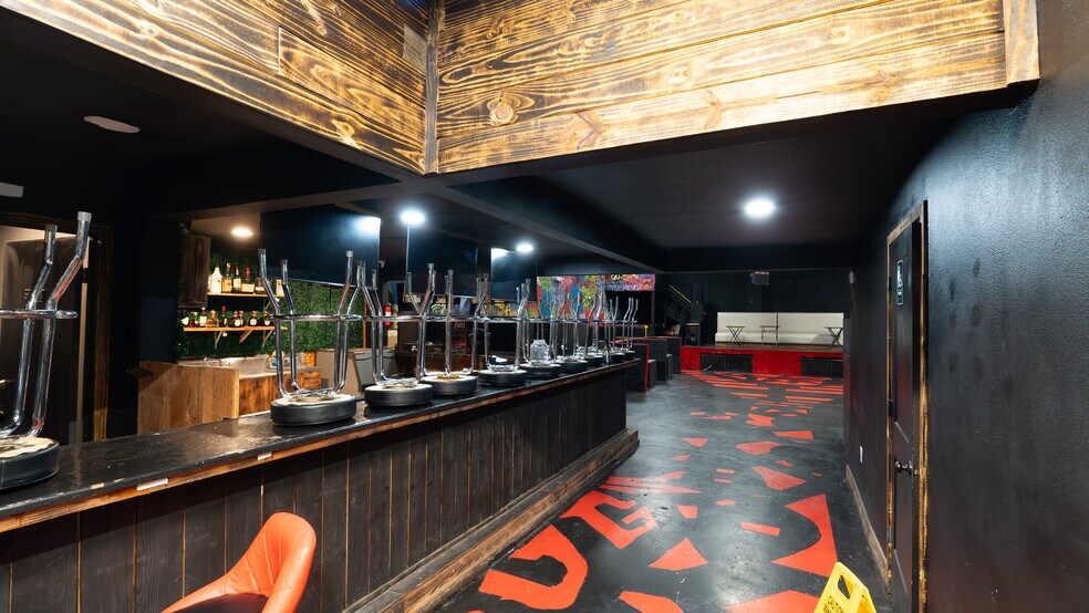 More Photos Of 6500-6502 Dixie Dr, Houston Bar For Sale