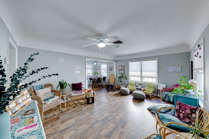 More Photos Of 610 S 8th St, Las Vegas Office For Lease