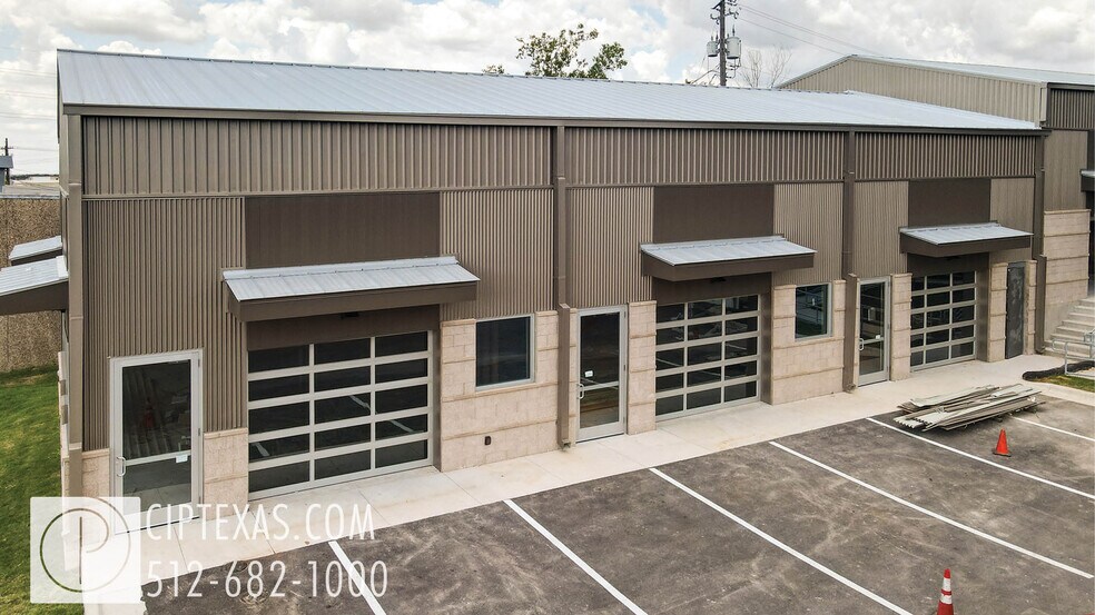 More Photos Of 8721 S 1st St, Austin Warehouse For Lease