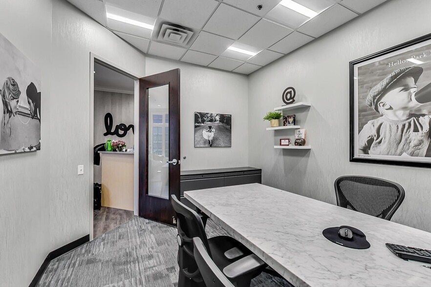 More Photos Of 324 W Touhy Ave, Park Ridge Office For Lease