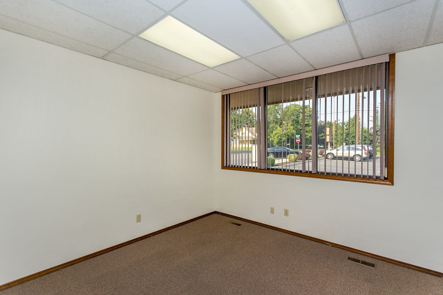 More Photos Of 100 N Fruitland St, Kennewick Office For Sale