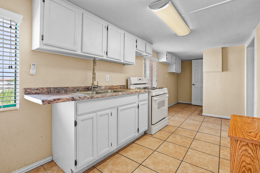More Photos Of 2422 Montana Ave, El Paso Storefront Retail Office For Sale