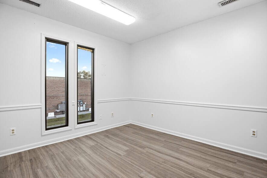 More Photos Of 411 Western Blvd, Jacksonville Medical For Lease