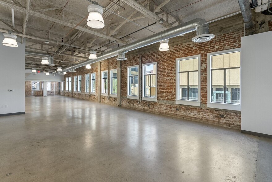 More Photos Of 45 W Jefferson St, Phoenix Office For Lease