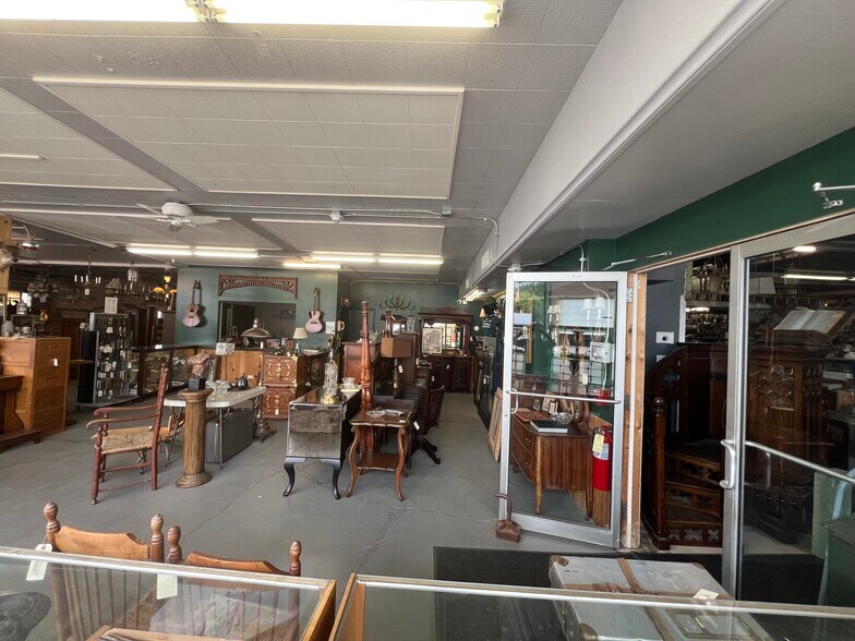 More Photos Of 7829-7839 W Grand Ave, Elmwood Park Warehouse For Lease